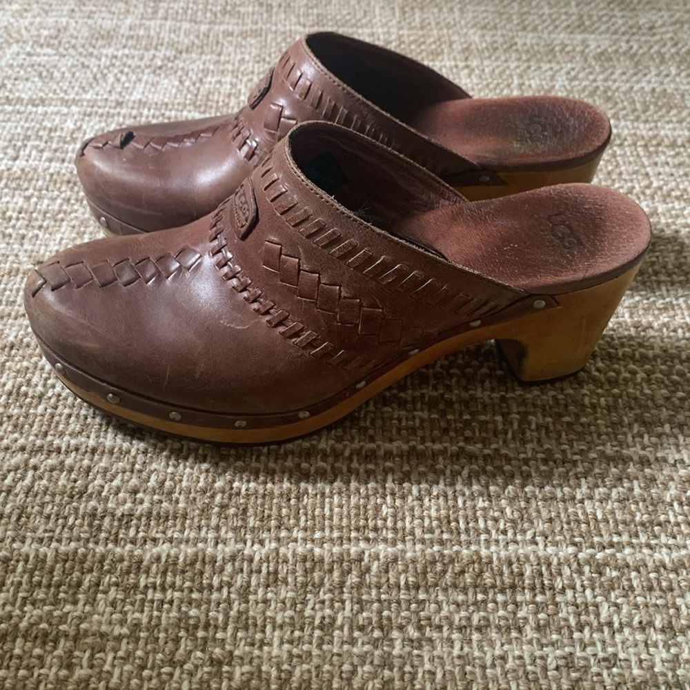 UGG Clogs - Picture 2 of 8